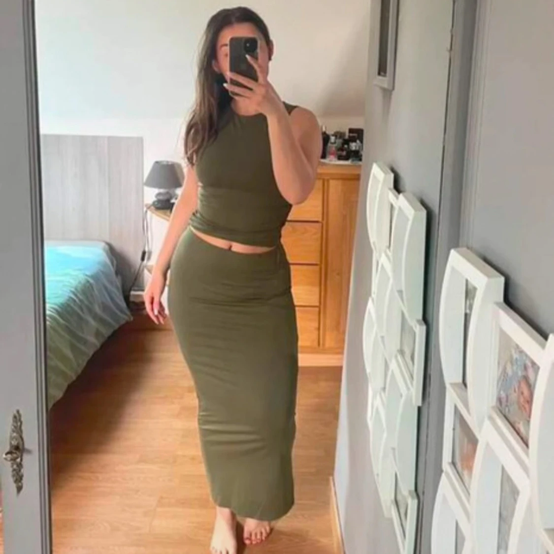 Olivgrön ärmlös långkjol med topp