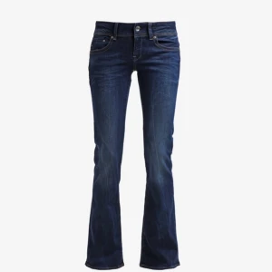 Lågmidjade jeans från G-STAR - Skit snygga Lågmidjade jeans från G-STAR i storlek 29/32. Orginalpris: 1345kr