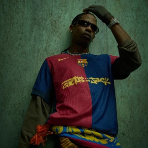FC Barcelona x Cactus Jack special edition matchtröja - Riktigt snygg Limited edition Travis colab.Tja! Har inte tröjor i lager men om de är personer som är intresserade på att beställa kan jag fixa! Mycket värt det eftersom dem är slutsålda överallt, så boka gärna så fixar jag beställning! 