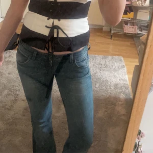 Lee bootcut jeans - Säljer ett par aaassss snygga Lee jeans som tyvär har blivit för små för mig🥹🥹