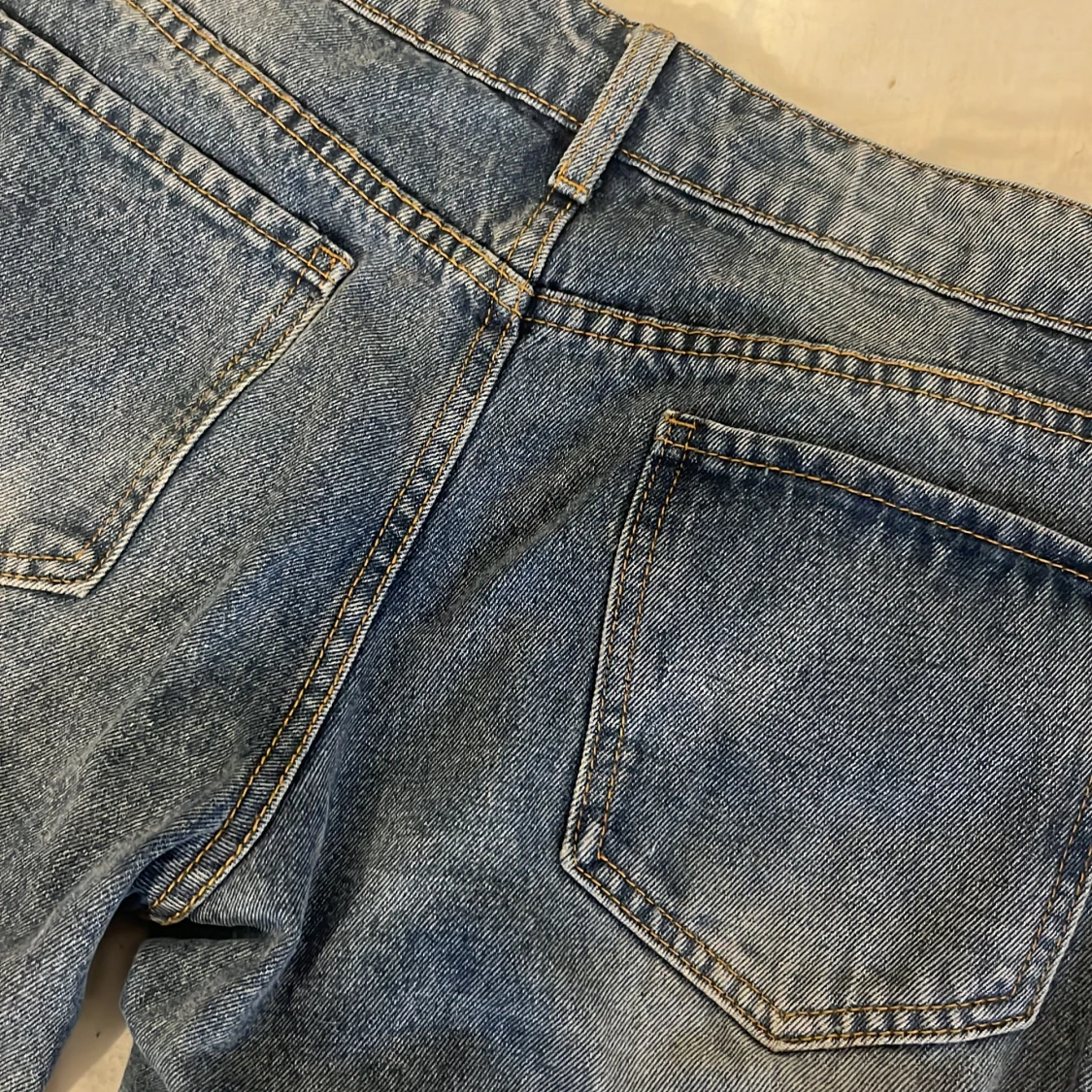 Blå raka jeans med klassisk look - 2