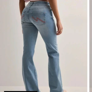 Nelly jeans  - Trendiga Nelly jeans helt nya köpa här på vinted storlek 34, kan också bytas mot ett par likadana i mörkblå fast modellen short 34