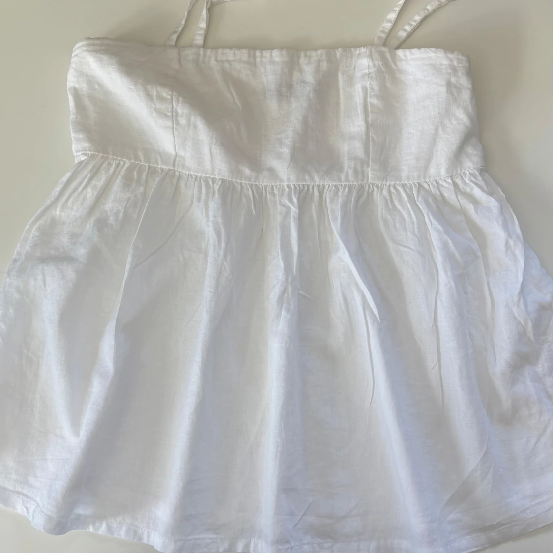 Vit linnetopp från Bik Bok