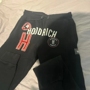 Svarta Hoodrich mjukisbyxor - Svarta mjukisbyxor från Hoodrich helt nya använt 3-4 gånger 