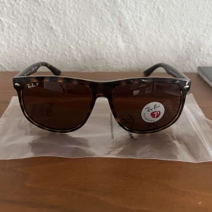 Rayban ”boyfriend” polorized - Säljer nu mina rayban ”boyfriend” polorized, inga tecken på användning 