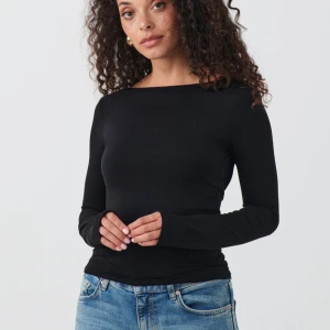 Långärmad backless topp - Superfin soft touch svart backless topp från Gina Tricot🩶