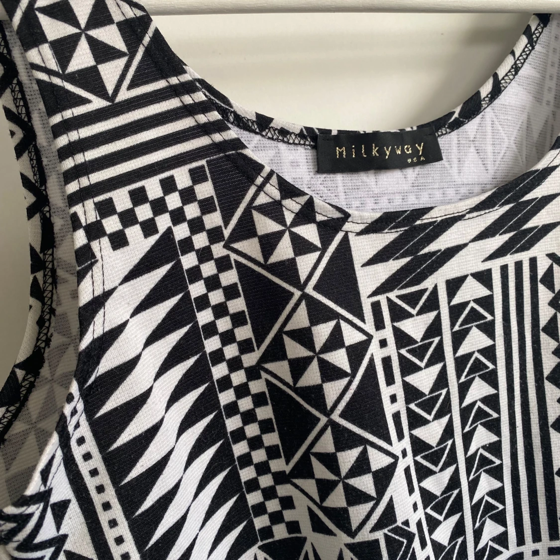 Svartvit mönstrad topp  - 1