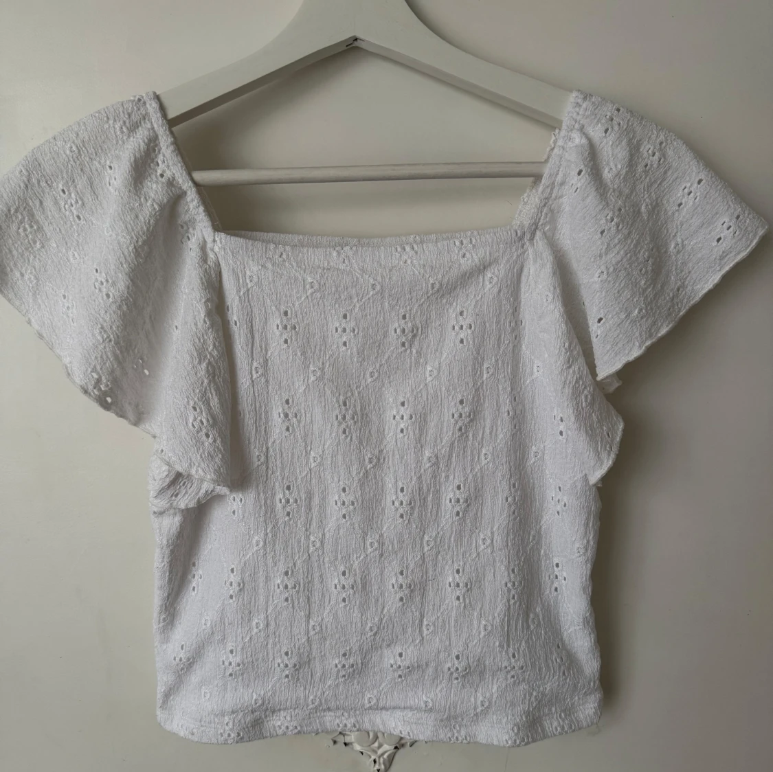 Vit blus med volangärm från Kappahl - 1