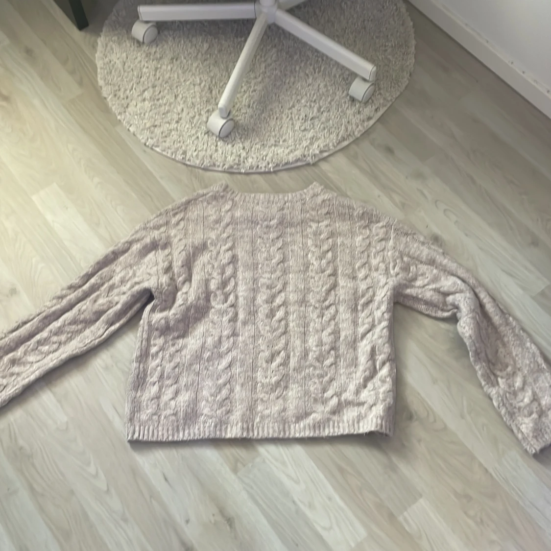 Beige stickad tröja från 157 - 1