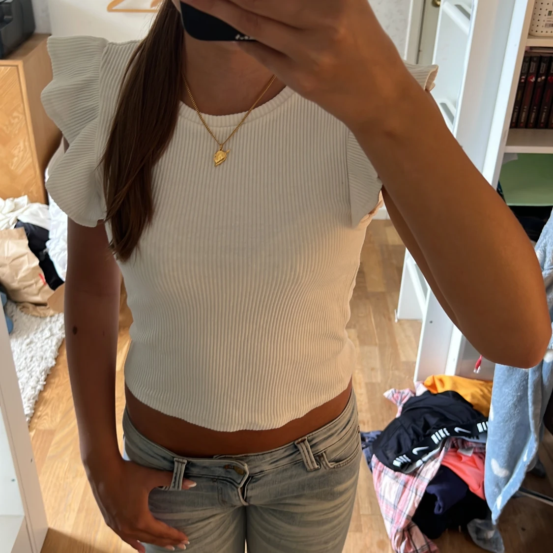 Vit ribbad topp med volangärmar - 1