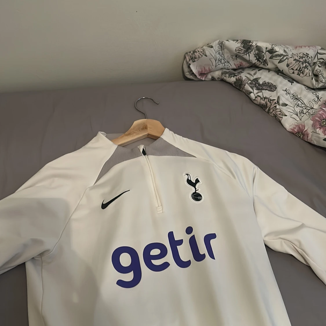 Vit Tottenham långärmad träningströja Nike