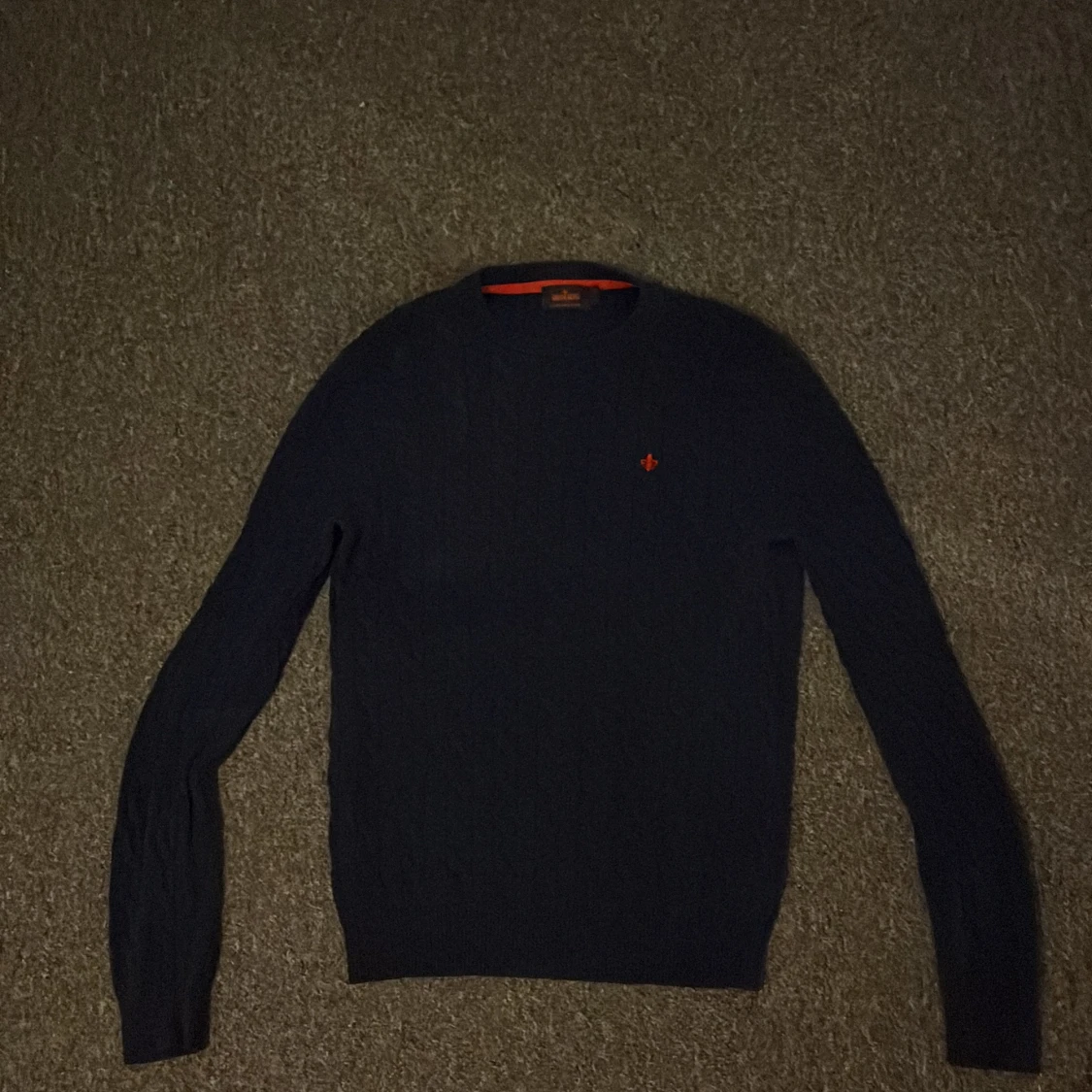 Mörkblå stickad tröja från Morris 