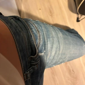 Lågmidjade bootcut jeans från only - Lowaist bootcut jeans från only💕köpta på Vinted men passade inte, bilder från förra säljaren. Skriv för fler bilder eller mått🩷
