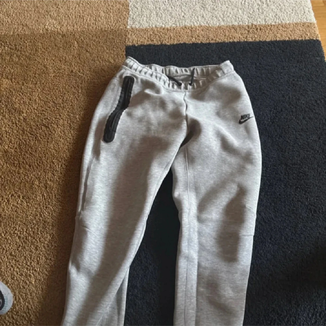 Grå mjukisbyxor från Nike XL - 2