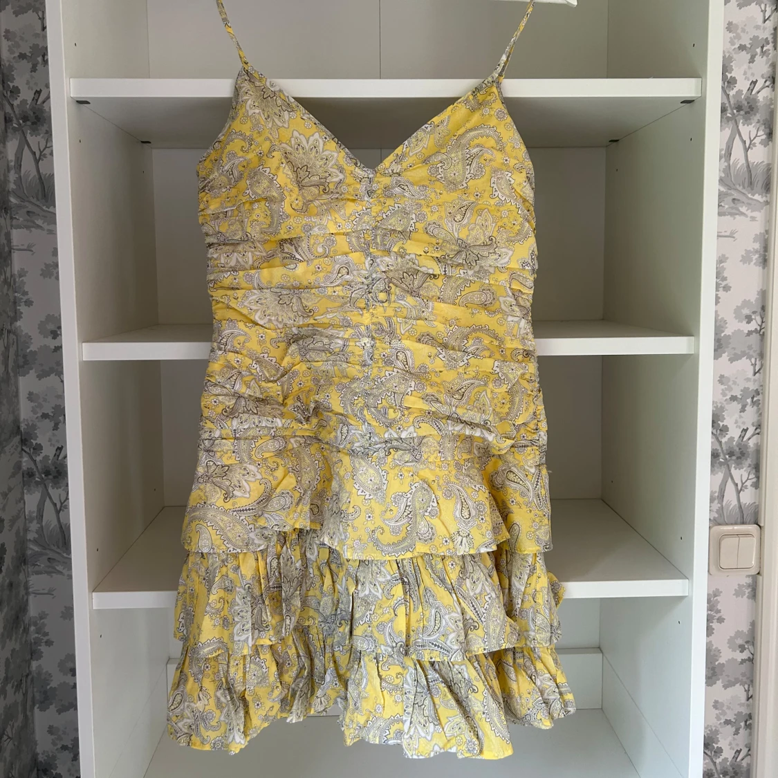 Kort gul klänning - 1
