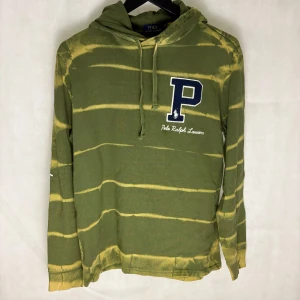 Ralph Lauren hoodie  - Mycket fin skick! Modellen är 185