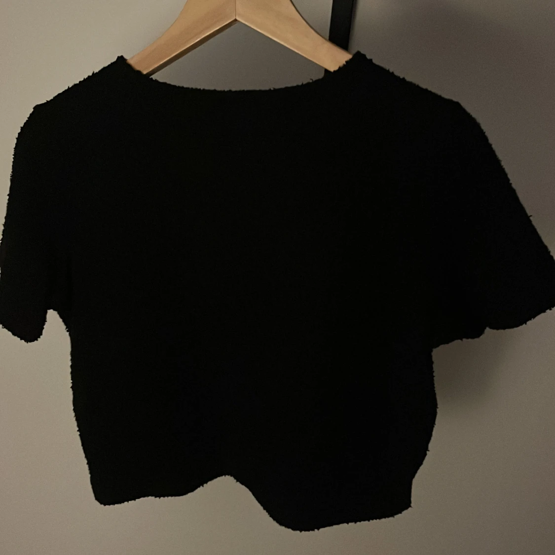 Svart croppad topp med guldknappar H&M - 2