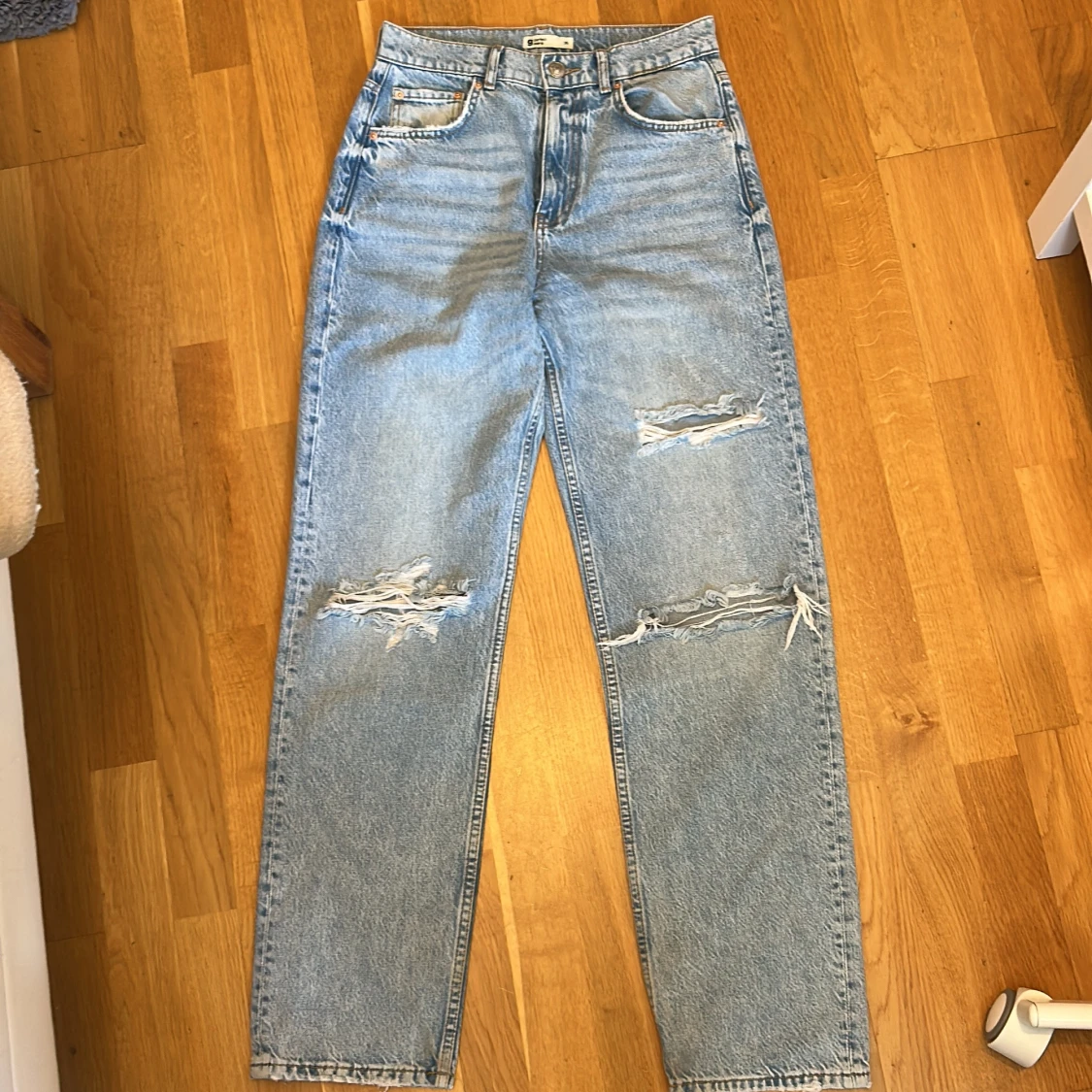 Ljusblå ripped jeans  - 4