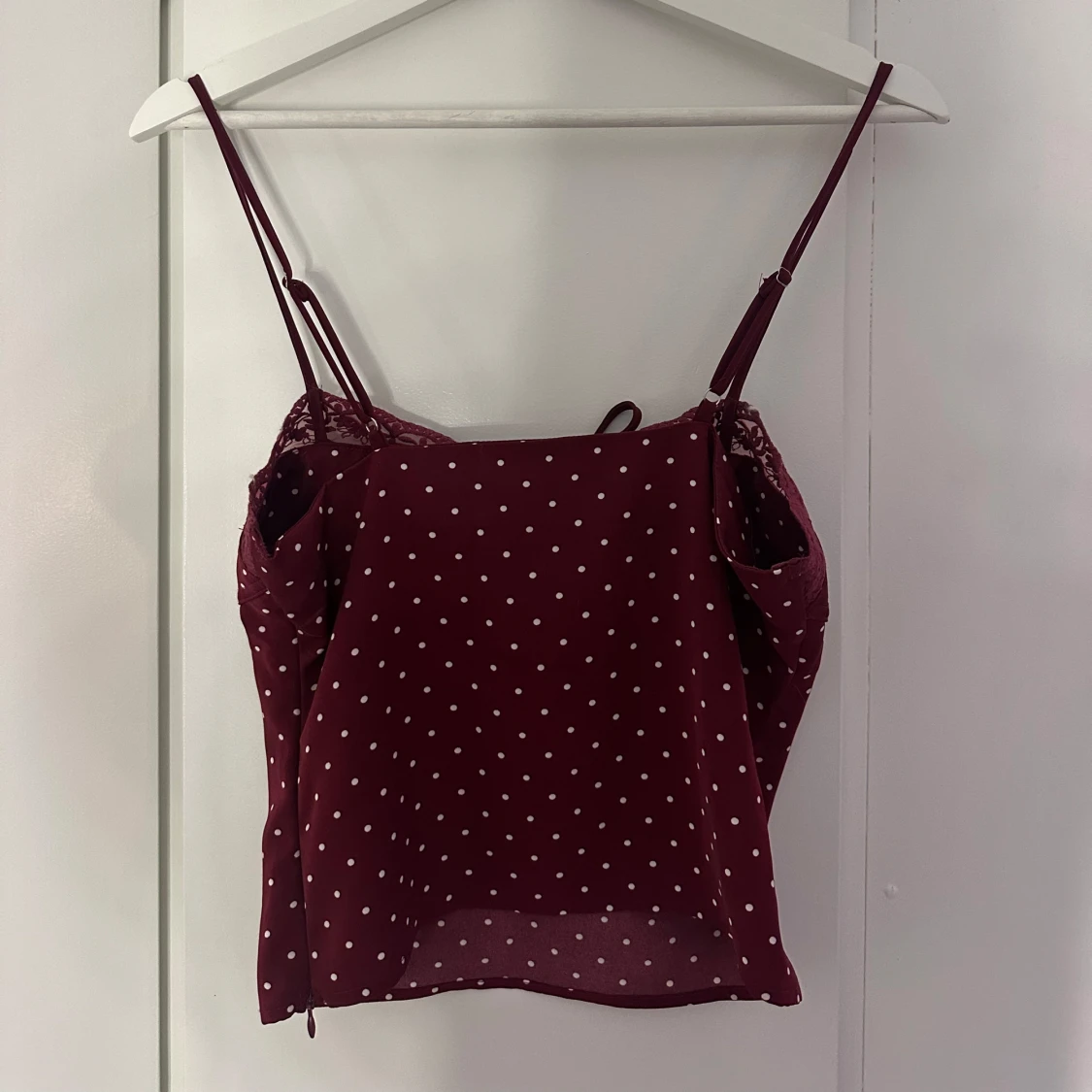 Vinröd prickig spetstopp - 2