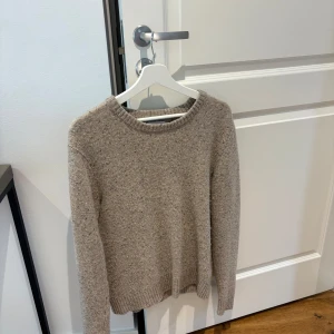 Beige stickad tröja från East & west  - East & West Lambswool tröja