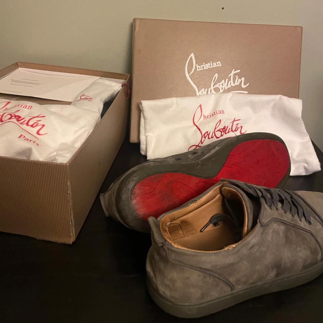 Grå sneakers från Christian Louboutin - 2