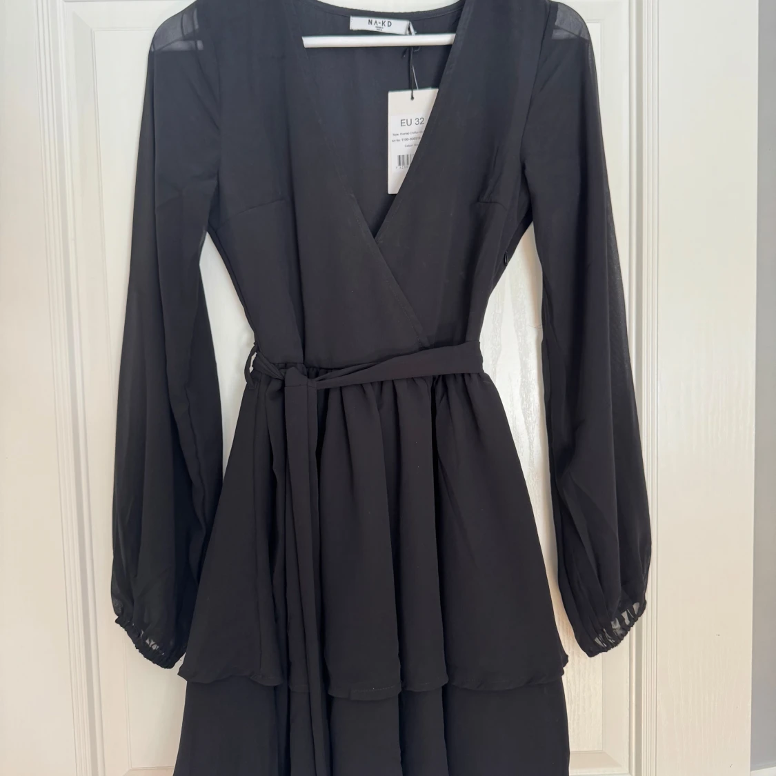 Svart omlottklänning från NA-KD - 2