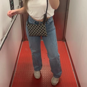 Blå raka jeans med hög midja - Fina jeans från Zara!