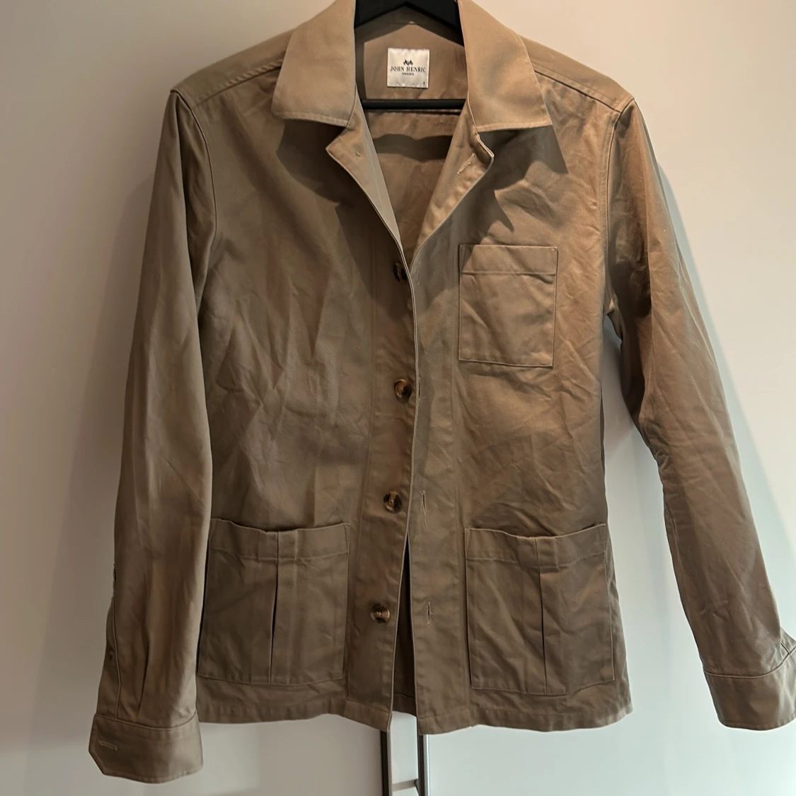 Beige overshirt från John Henric