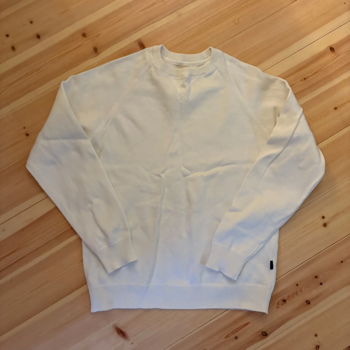 Vit långärmad sweatshirt