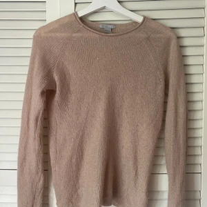 H&M Mohair - Jätteskön tröja i Mohair från H&M, storlek S. Perfekt att ha nu i höst och vinter! ⭐️Beige/lite rosa aktig Bra skick, lite nopprig 