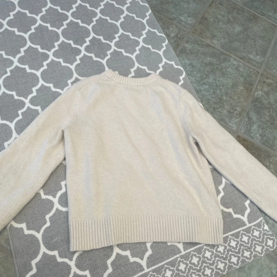 Cremevit stickad tröja från H&M - 2