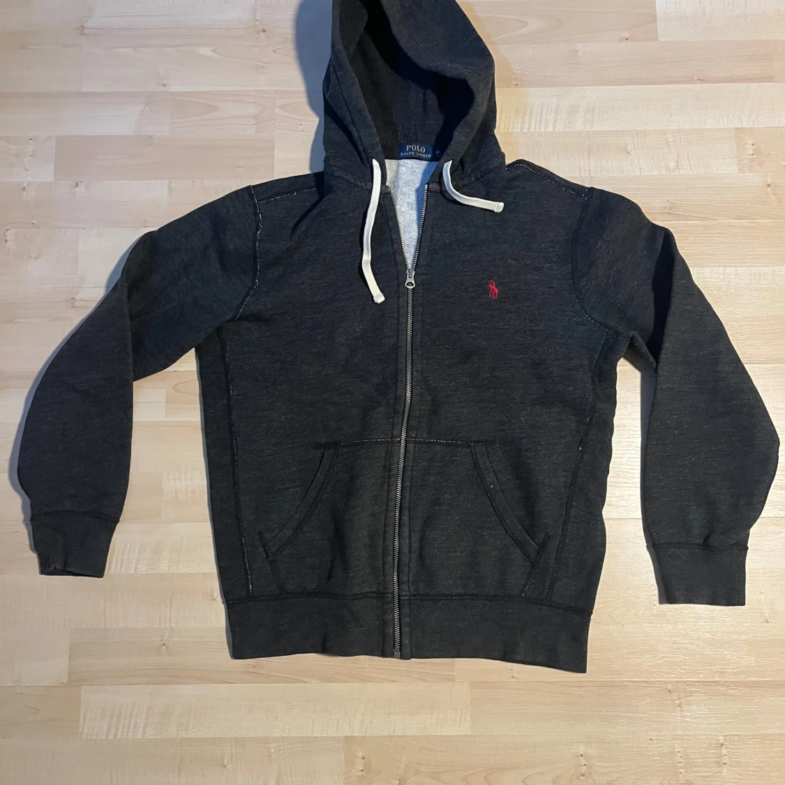 Mörkgrå hoodie från Polo Ralph Lauren