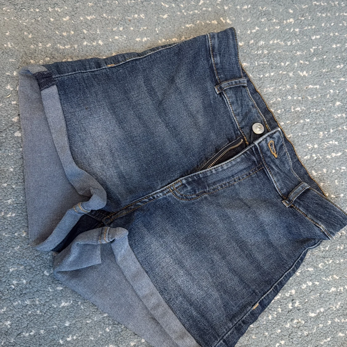Mörkblå jeansshorts från Divided