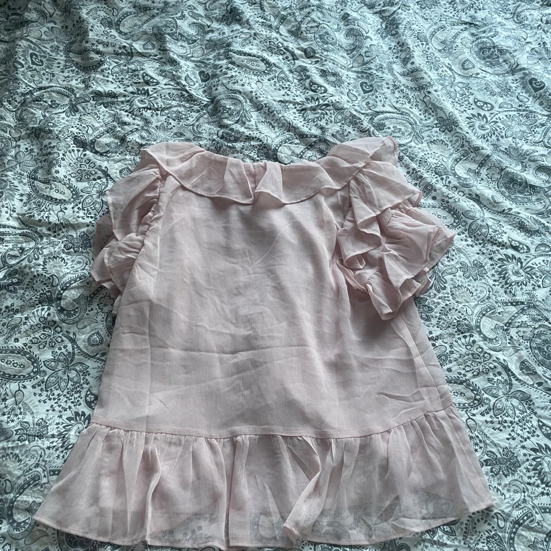 Ljusrosa volangblus från Nelly - 3