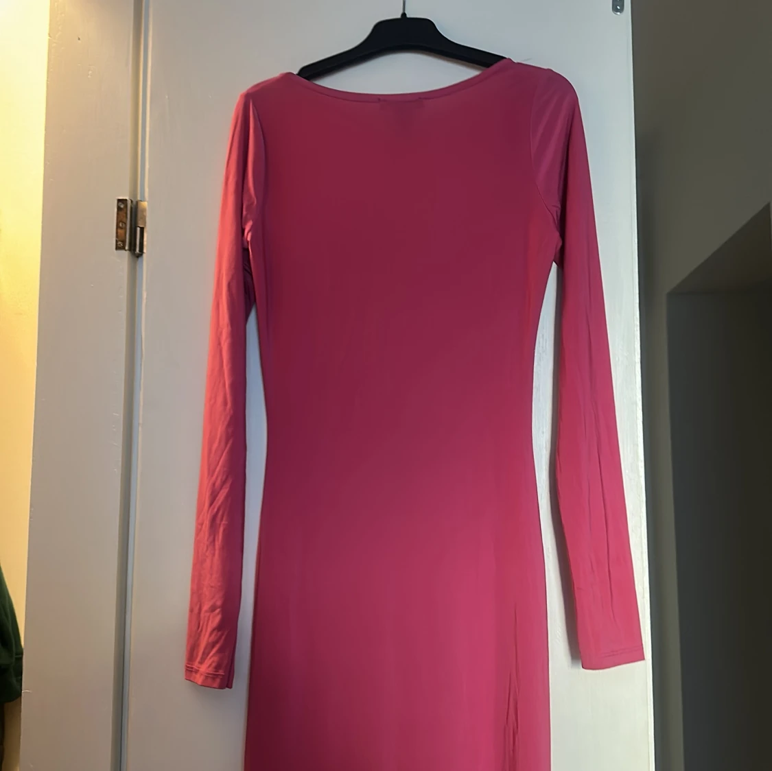 Rosa långklänning från Boohoo - 1