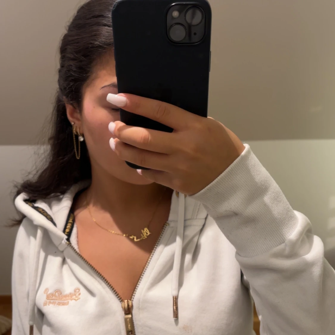 Vit hoodie från Superdry med dragkedja - 1