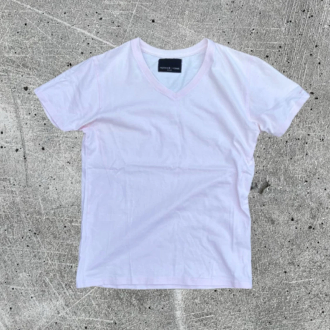 Ljusrosa v-ringad t-shirt Number (N)ine