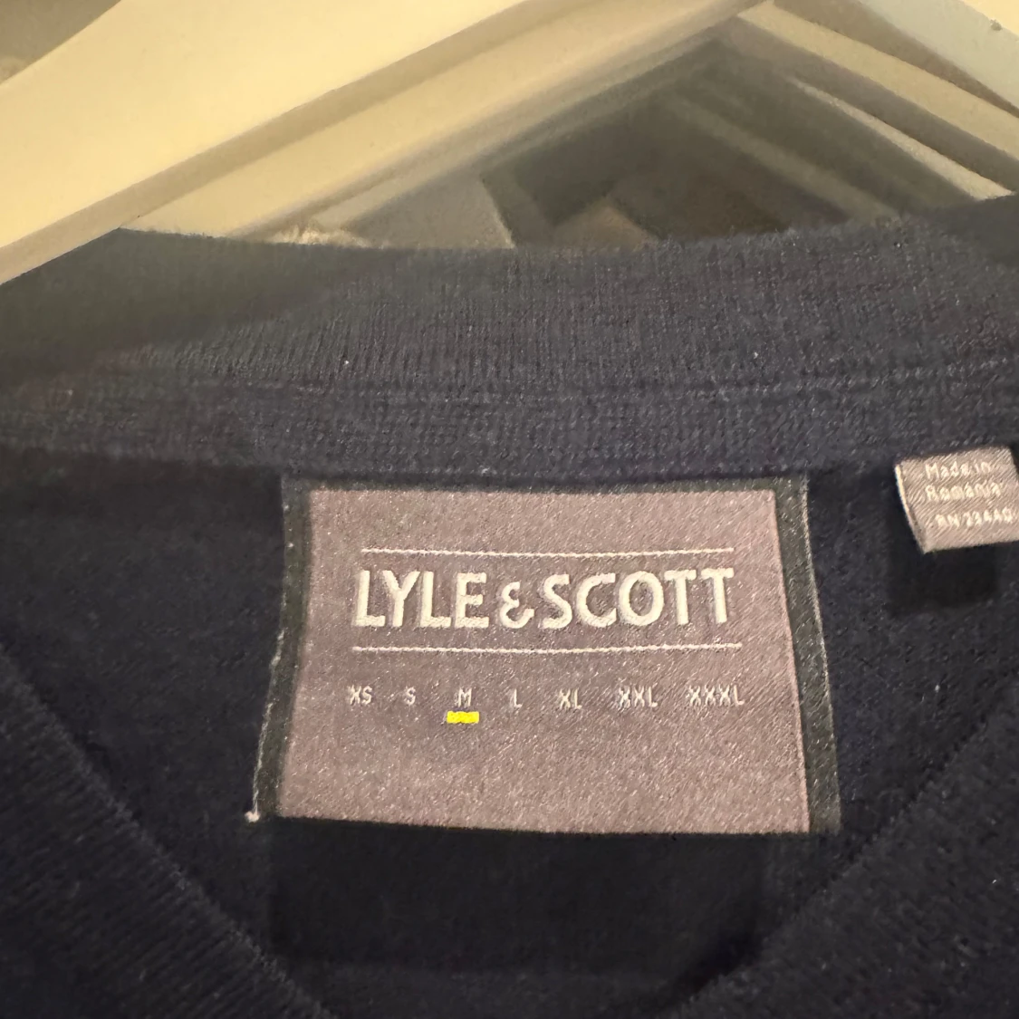 Marinblå stickad tröja Lyle & Scott - 1