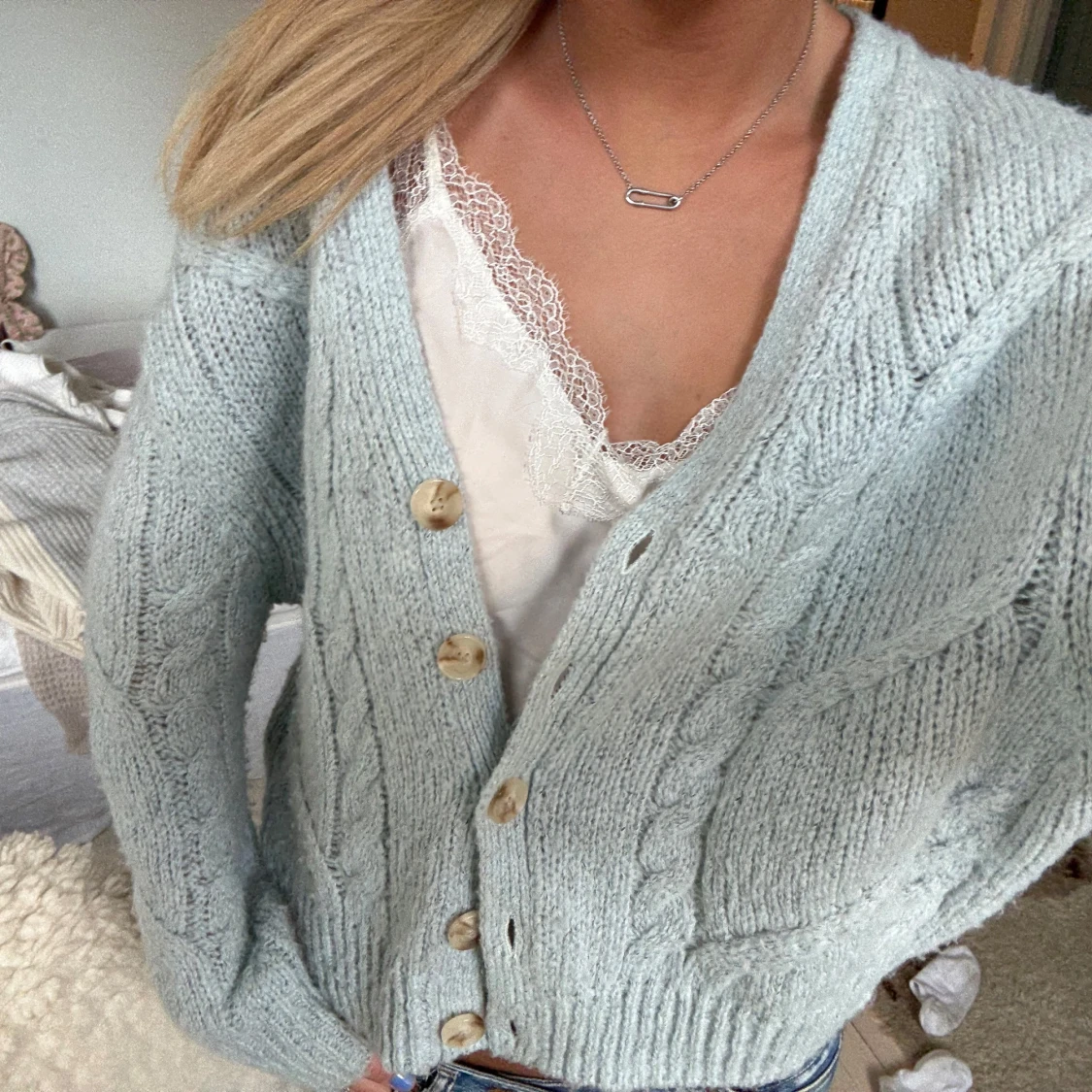 Ljusblå stickad kofta med knappar - 2