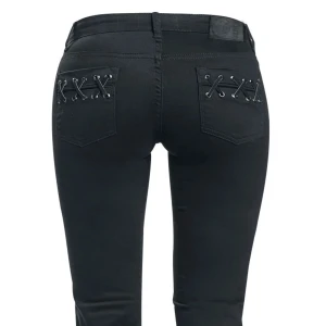 Svarta bootcut jeans  - Svarta jeans med bootcut passform och snygg snörningsdetalj på bakfickorna. Jeansen är lågmidjade, w28 L32, skriv för flera frågor❤️ nypris 649kr