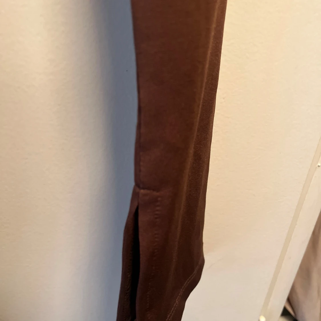 Brun långärmad klänning från NLY One - 3