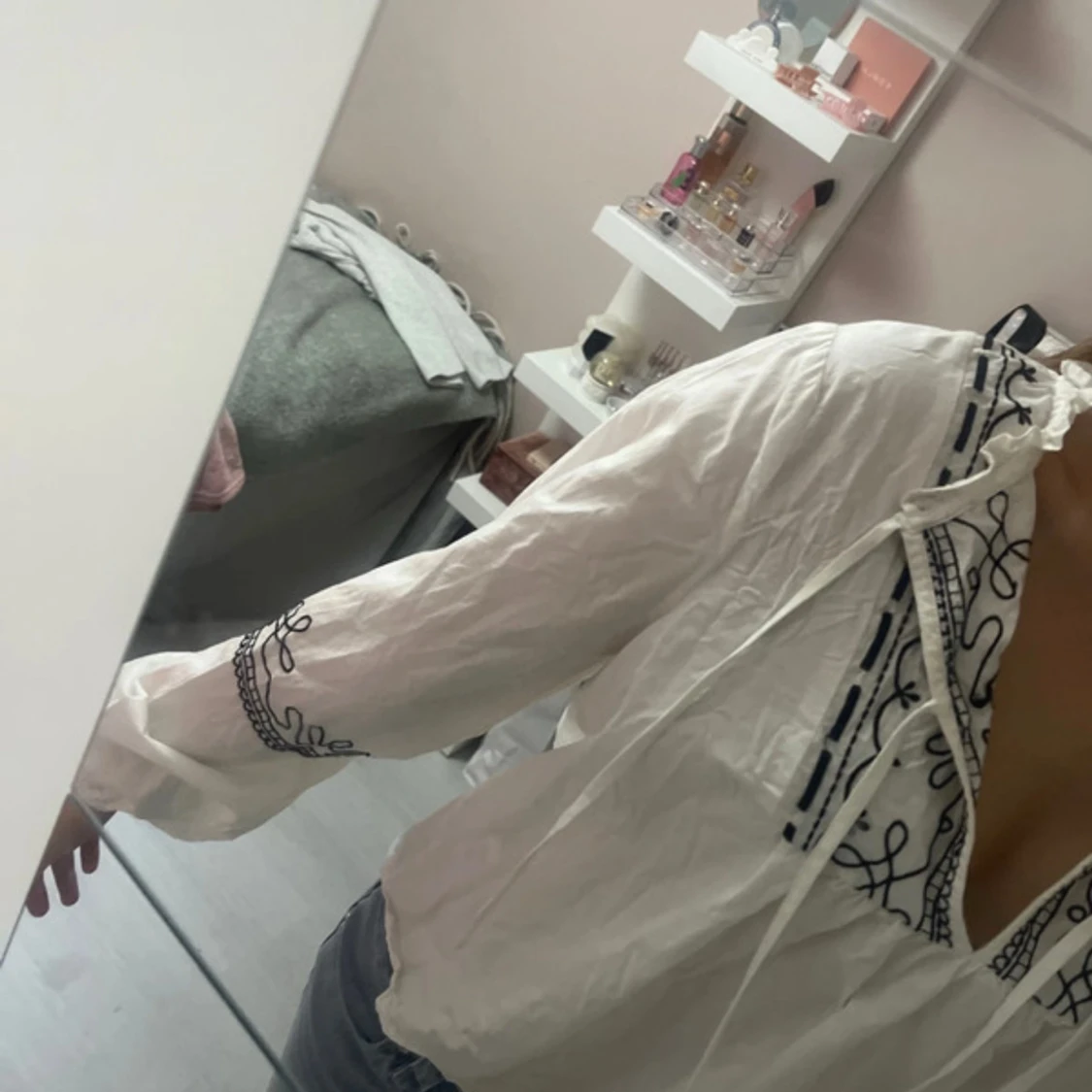 Vit broderad blus från ONLY - 1