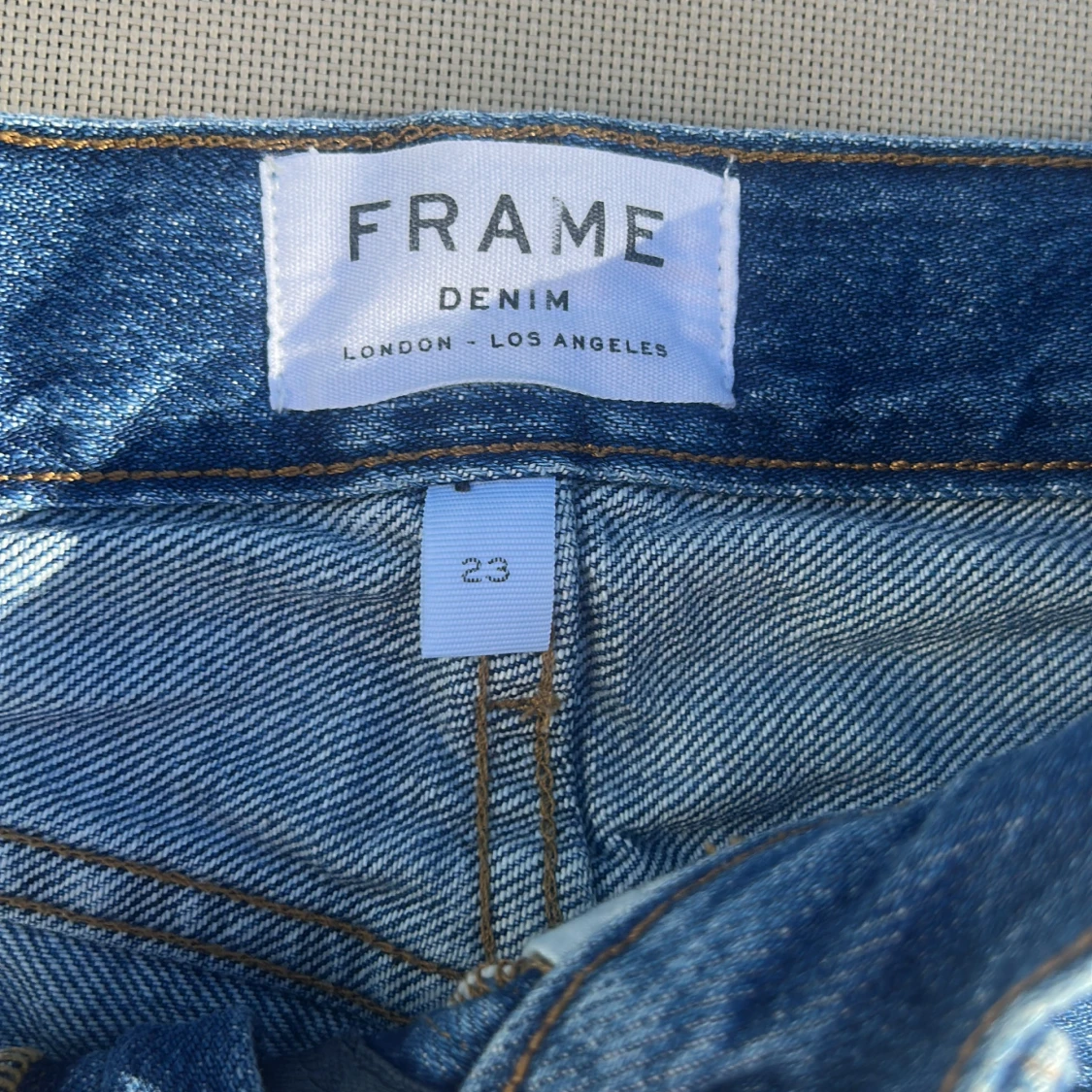 Blå jeanskjol från FRAME, strl 23 - 2