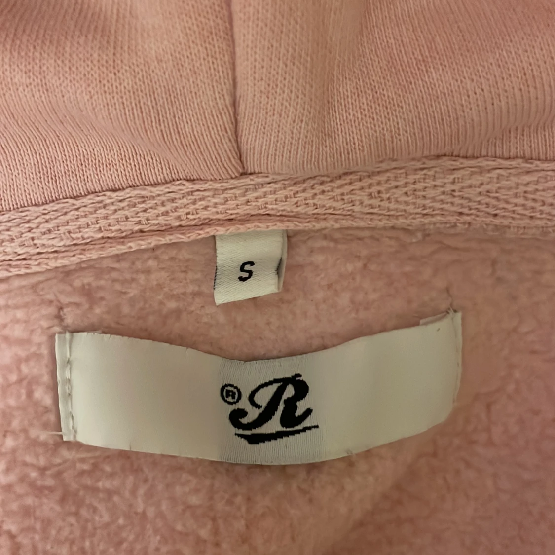 Ljusrosa hoodie från Russemerch - 4