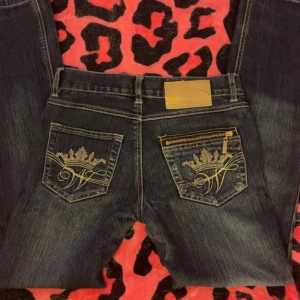 2000s jeans💕 - 2000s jeans från WeTweens i storlek 146💕, passar någon som är kortare än 171cm💕