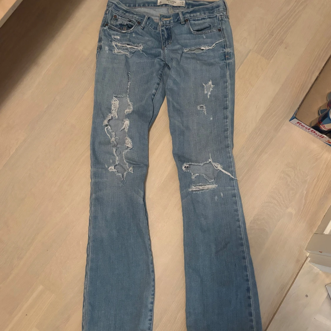 Lågmidjade slitna jeans - 2