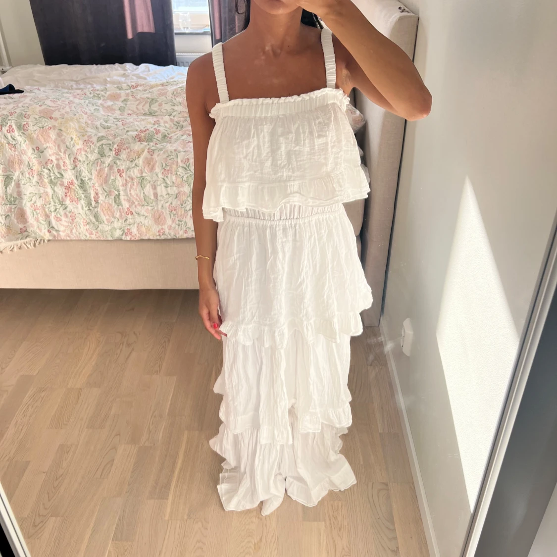 Vit långklänning med volanger - 1