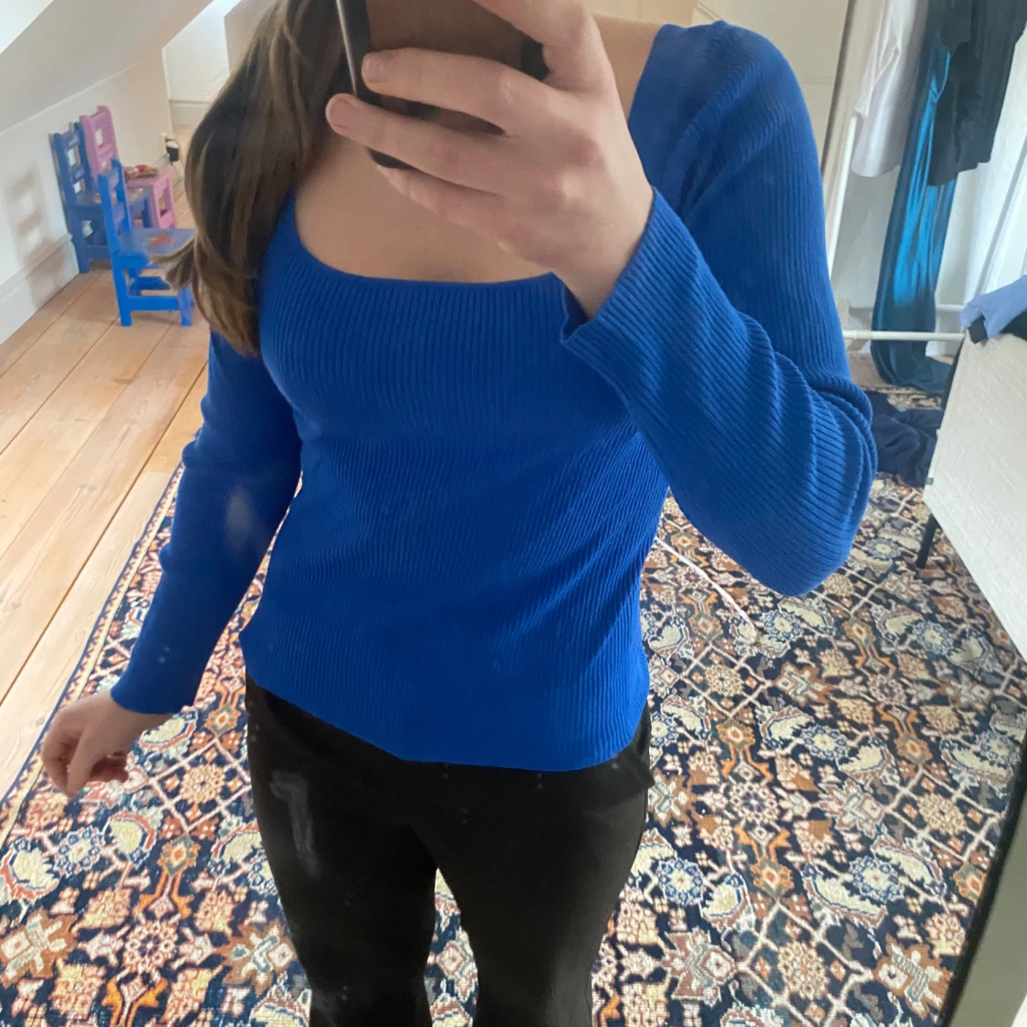 Blå ribbad tröja