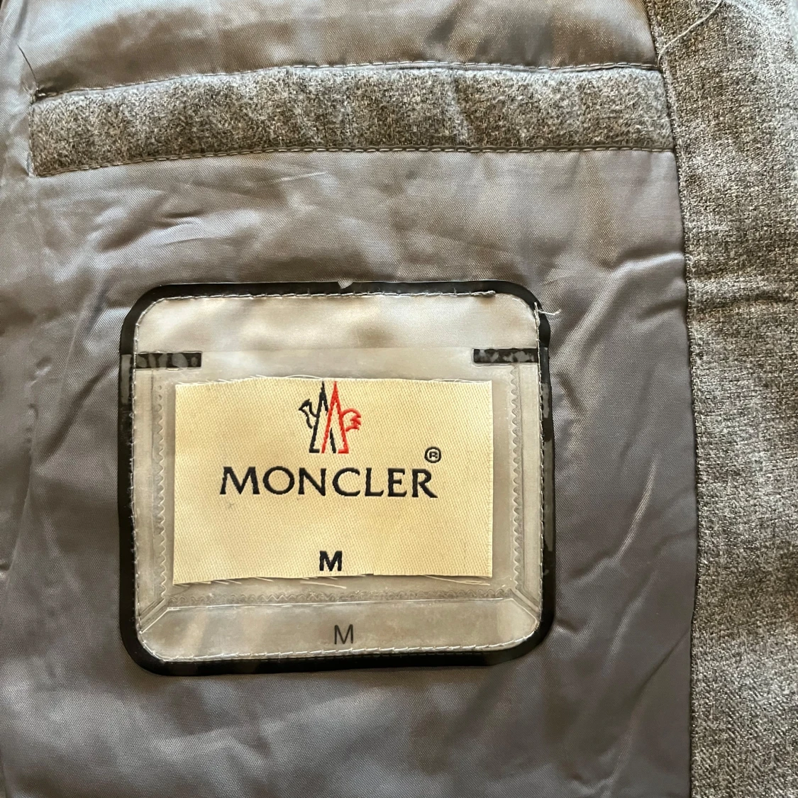 Grå dunjacka från Moncler - 2