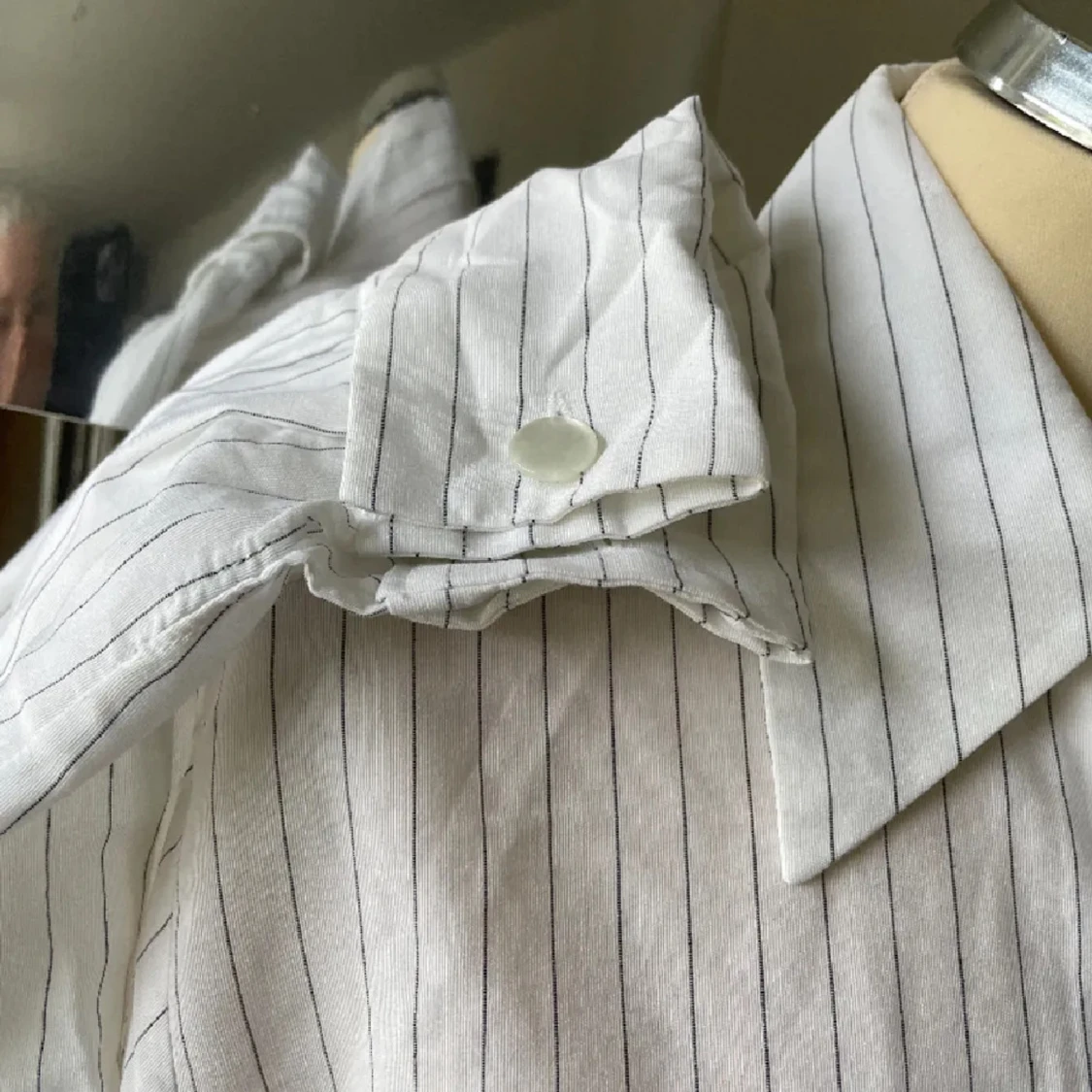 Vit randig skjorta - 1